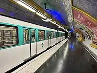 MF 67 on line 10 at Odéon