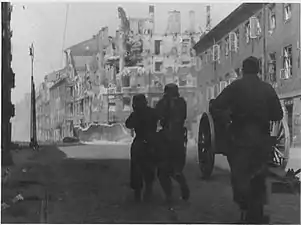 NARA copy #25Destruction of a housing blockCannon on Zamenhofa Street shooting North at resistance in Gęsia 20 building