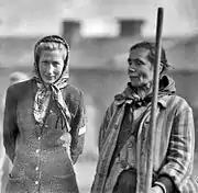 Liberated Bergen-Belsen survivor with a late war ersatz variant (left) showcasing no cloth patch, but a prominent N marked on the outer clothes