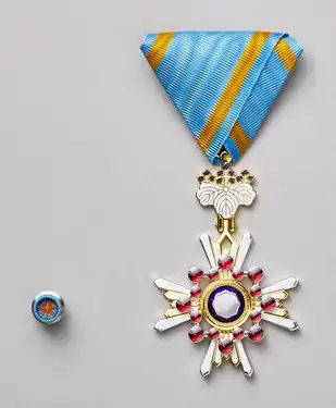 The Order of the Sacred Treasure, Gold and Silver Rays (5th class)