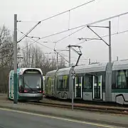 Trams switch between road- and rail-side alignments