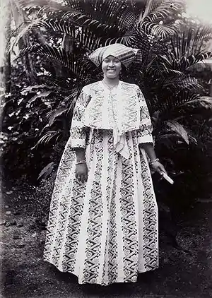 A Surinamese woman wearing the traditional koto (c. 1910)