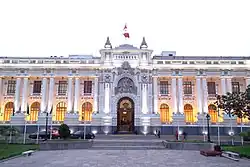 Front view of the Legislative Palace as seen from the Plaza Bolívar